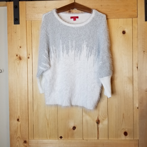 Jennifer Lopez Soft 3/4 Sleeve Winter Wonderland Sweater - Picture 2 of 10